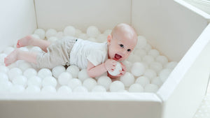 Foldable White Ball Pit with 300 balls