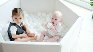 Foldable White Ball Pit with 300 balls
